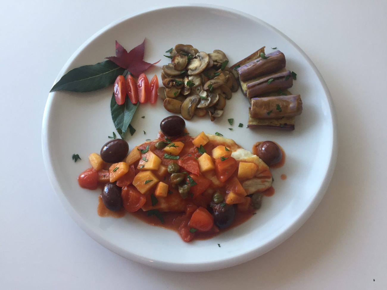Filetto di branzino in salsa mediterranea