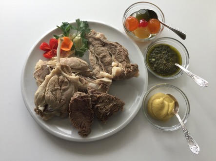 Lesso di carni miste con salse