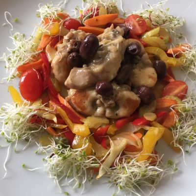 Lombatina-di-coniglio-con-olive-su-ratatouille