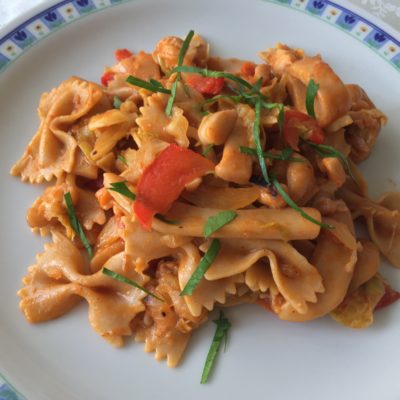 Farfalle-integrali-con-seppie-e peperoni