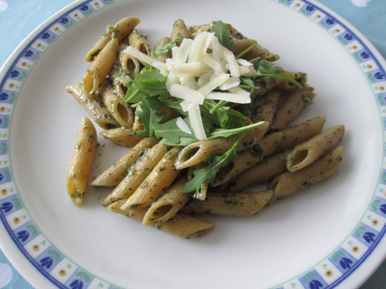 Penne integrali con pesto di rucola
