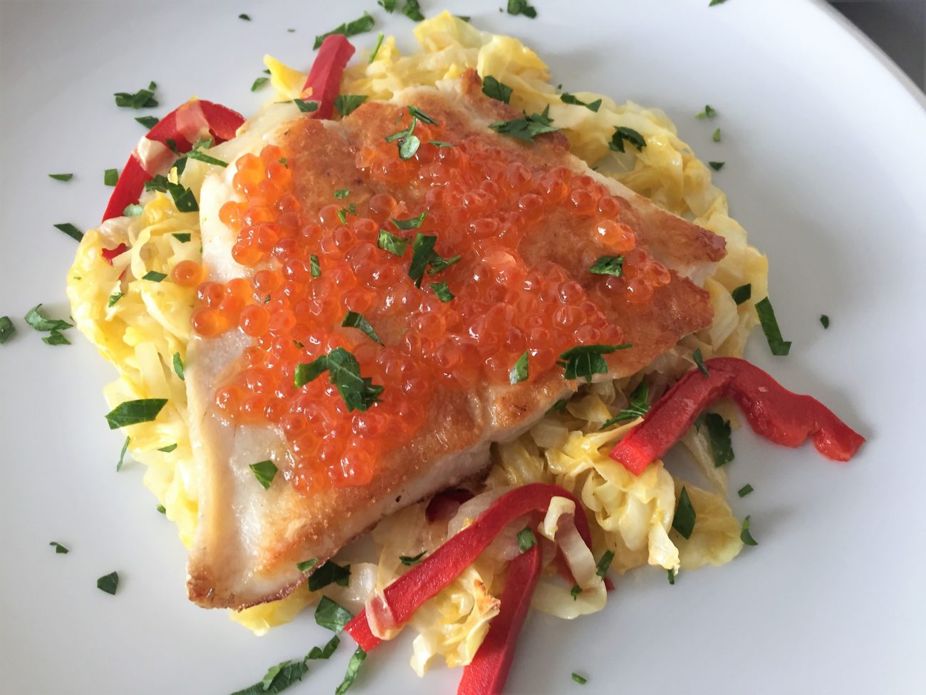 Persico flambato alla vodka con caviale rosso