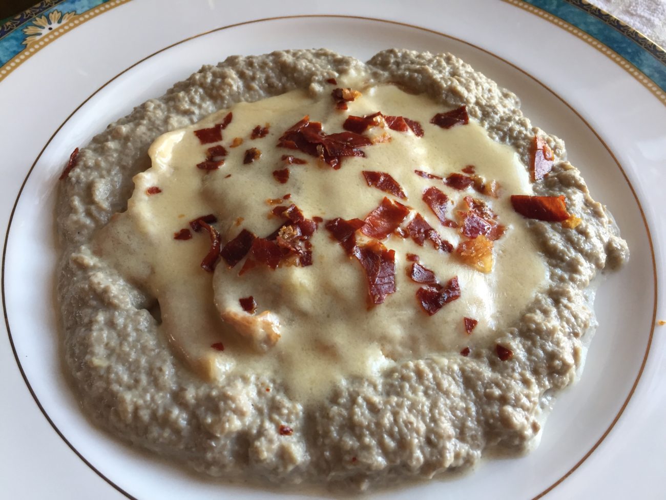 Scaloppine di vitello al brie sopra una salsa di champignon
