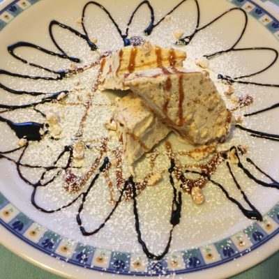 Semifreddo-alle-nocciole-con-caramello