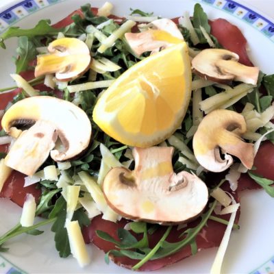 Bresaola-con-rucola-grana-e-champignon