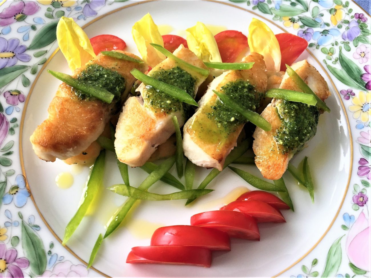 Filetto di merluzzo sopra purè di carota e salsa verde