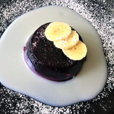 Mousse-di-mirtillo-con-salsa-al-latte-di-cocco
