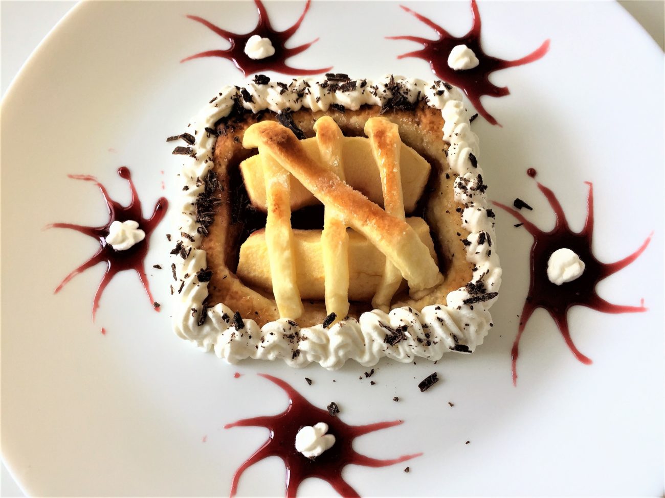 Sfoglia alle mele con marmellata di fragole