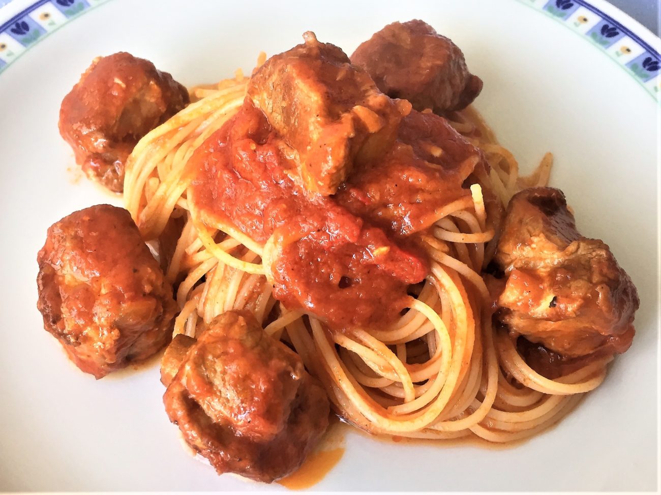 Spaghetti con ragù alla napoletana