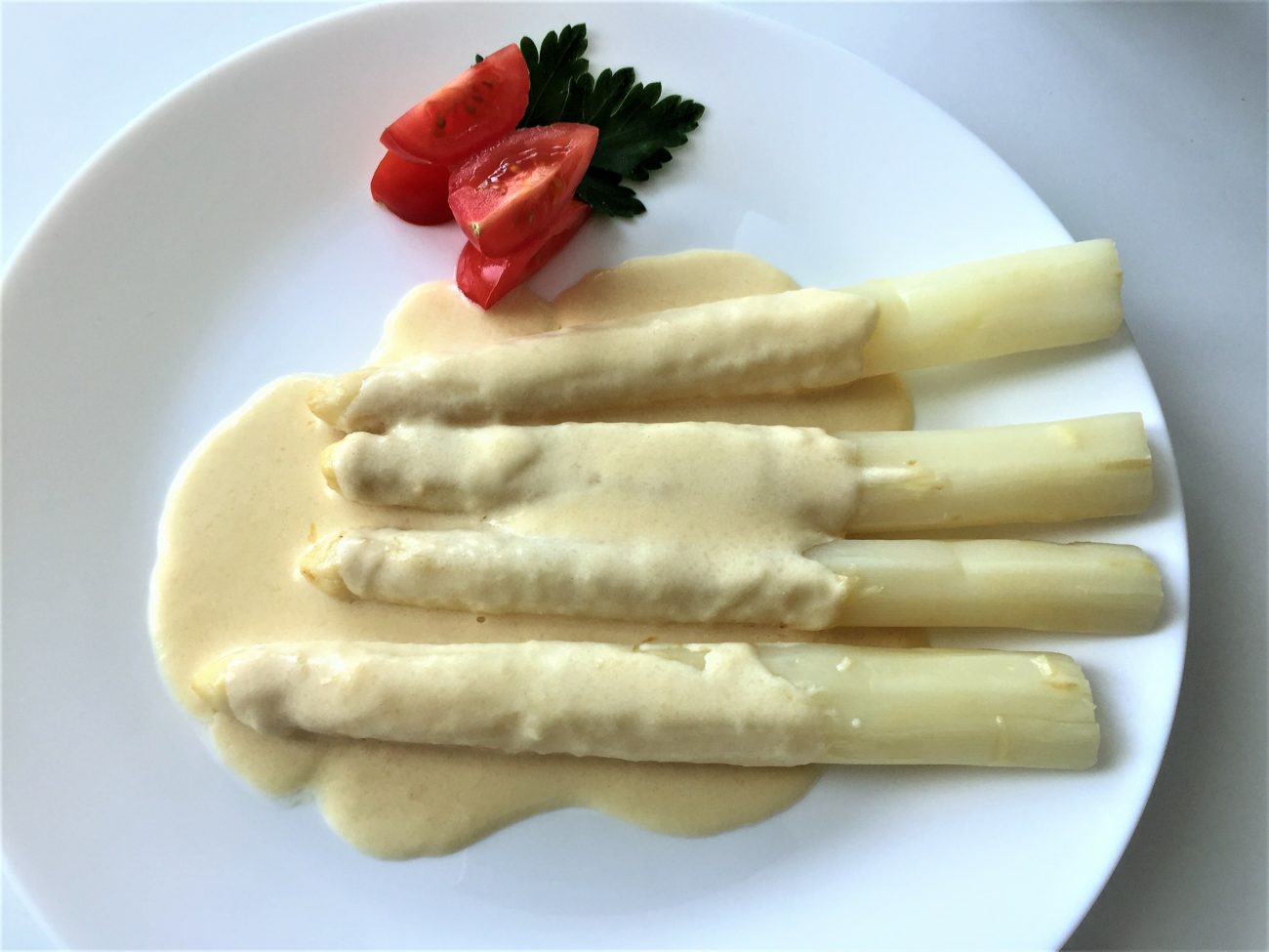 Asparagi con crema di parmigiano reggiano