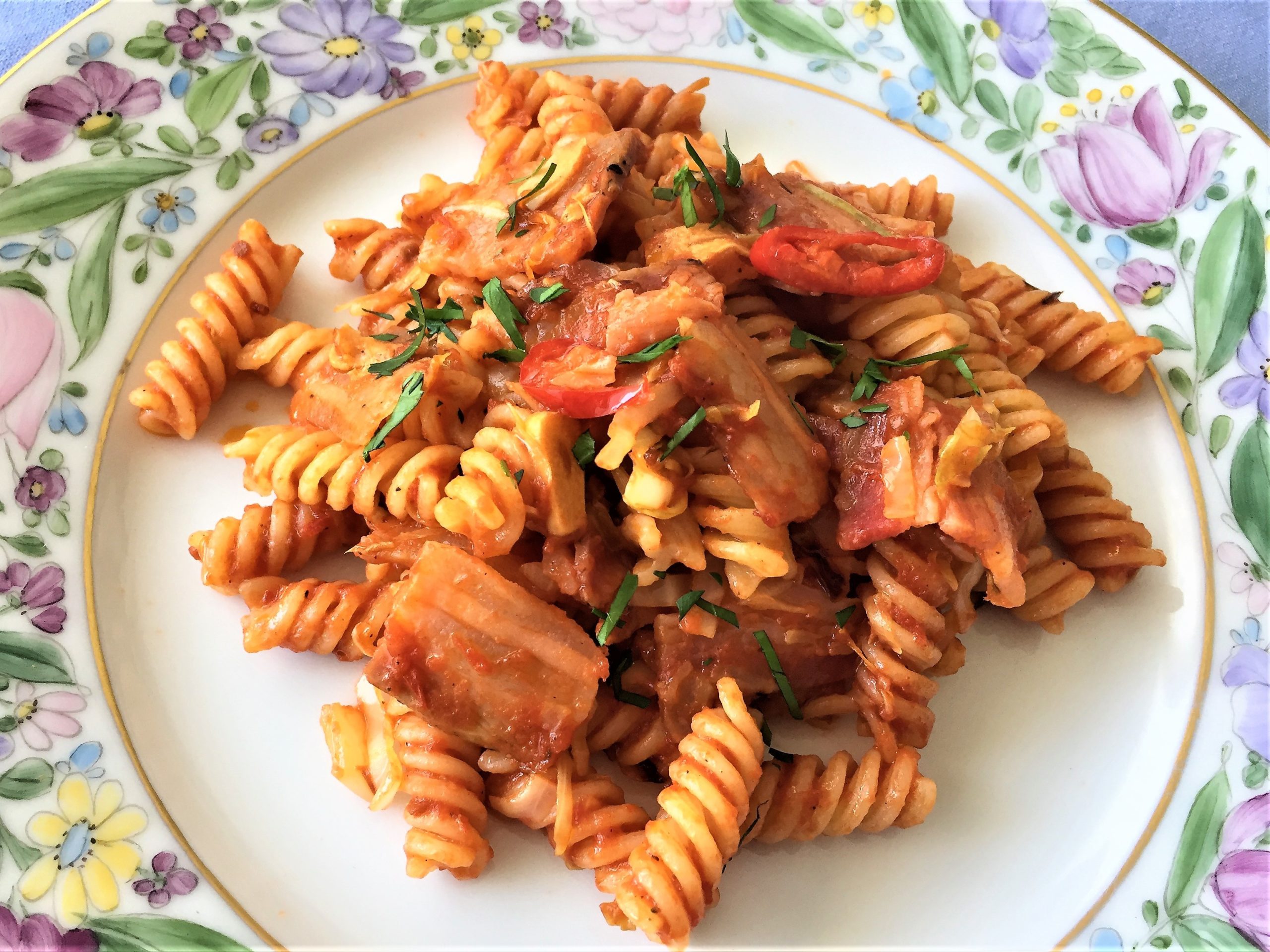 Fusilli con pancetta affumicata, verzotto e cumino