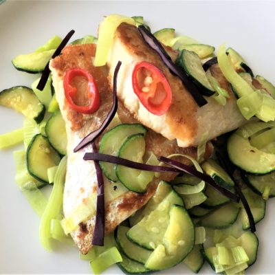 Pesce-persico-con-zucchine-e porro