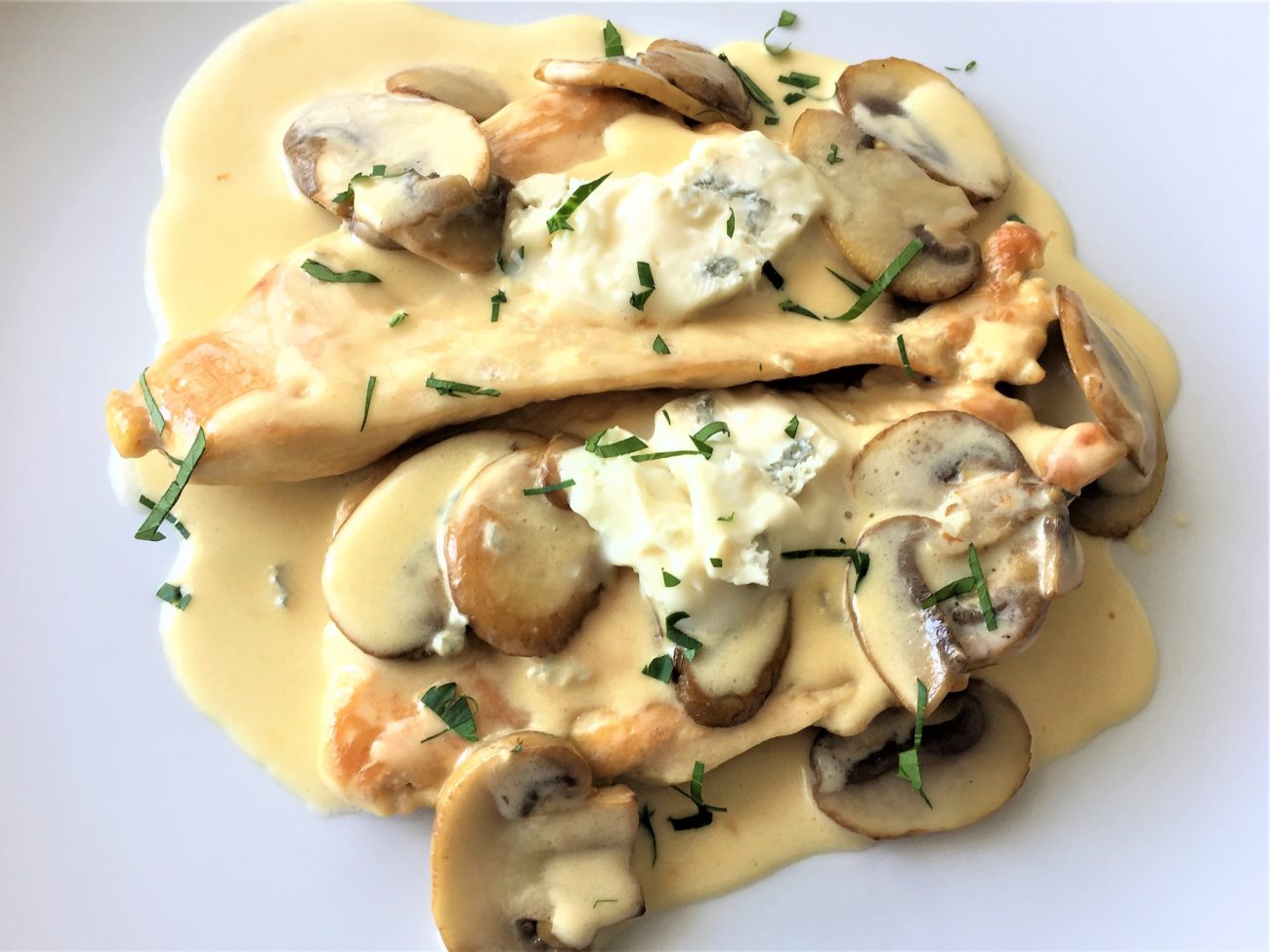 Petto di pollo con funghi e gorgonzola