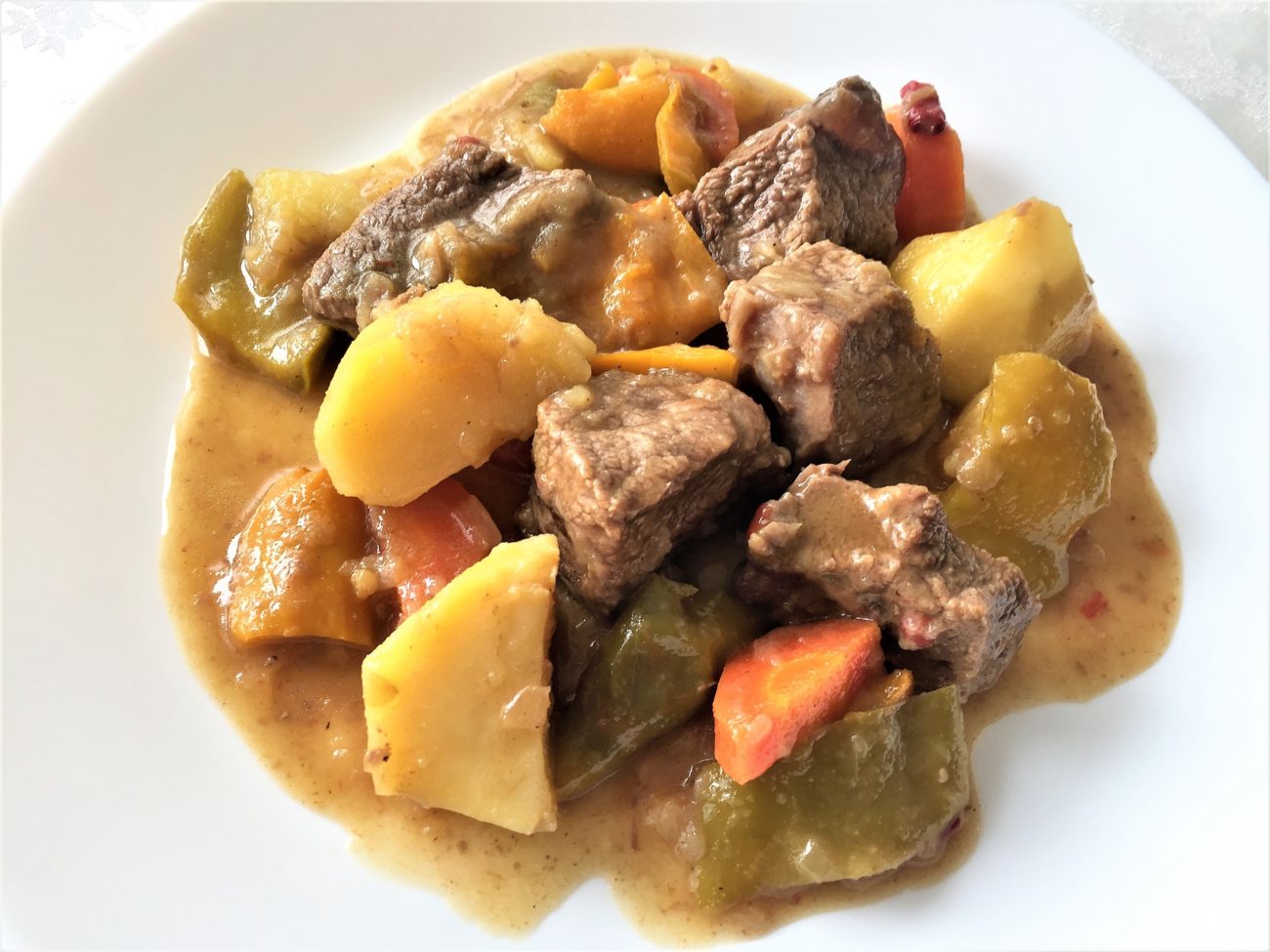 Stufato di manzo con peperoni e patate