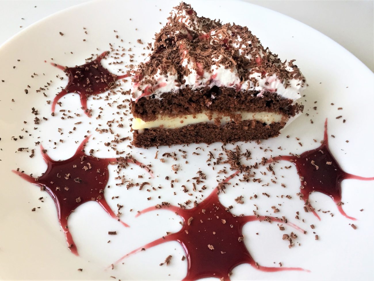 Torta al cioccolato con crema