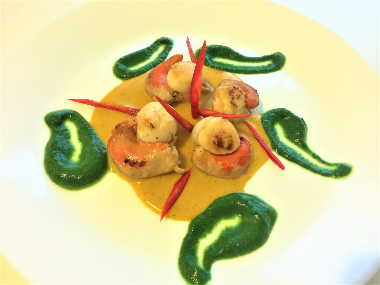 Capesante allo zafferano con crema di spinaci