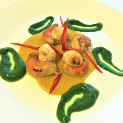Cappesante-allo-zafferano-con-crema-di-spinaci