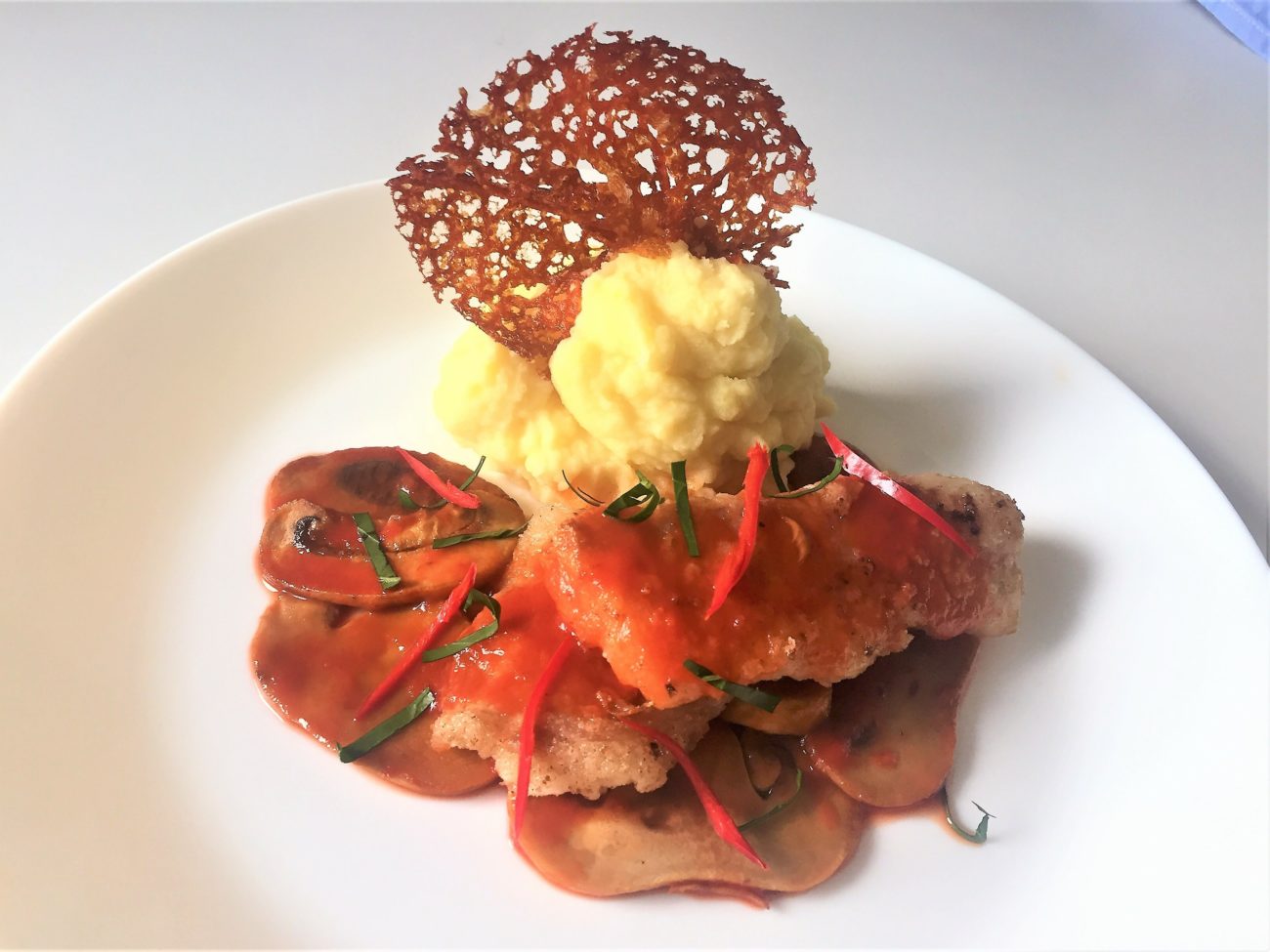 Filetto di merluzzo con funghi al pomodoro