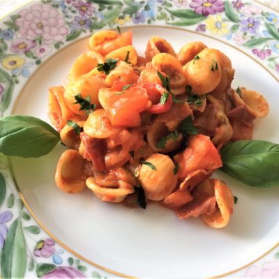 Orecchiette-con-prosciutto-crudo-e-melanzane