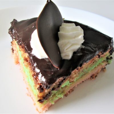 Torta-bicolore-ricoperta-al-cioccolato