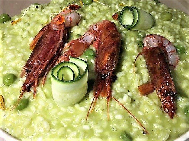 Risotto con piselli e gamberoni al limone