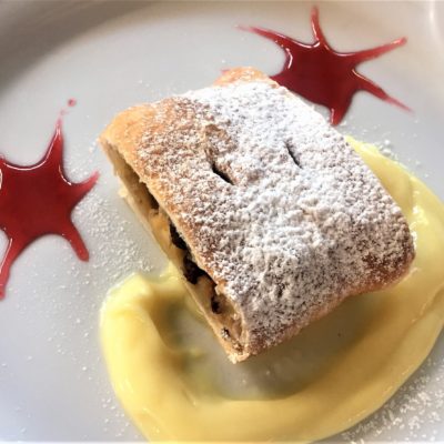 Strudel-di-pere-e-mandorle-con-crema