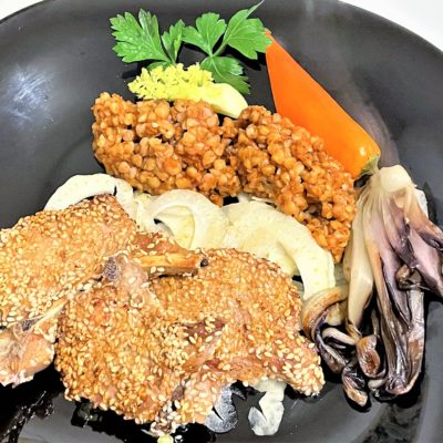Costine-di-agnello-al-sesamo-con-grano-saraceno