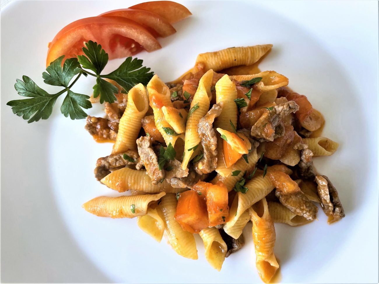 Garganelli con filetto e concassè di pomodoro