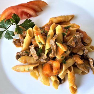 Garganelli-con-filetto-e-concassè-di-pomodoro