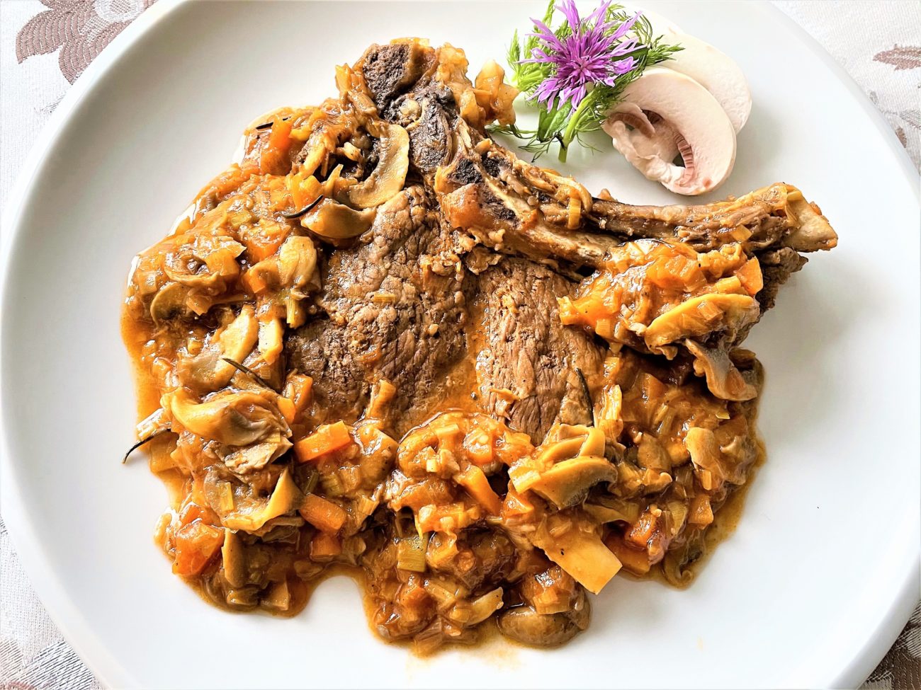 Costata di manzo alla provenzale con champignon