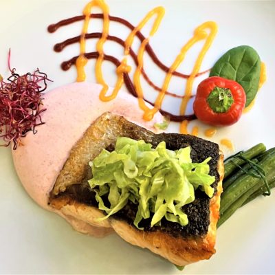 Filetto-di-salmone-con-salsa-rosa-al-rafano