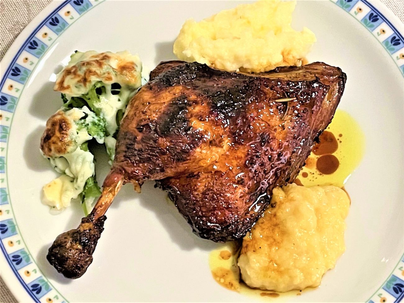 Anatra al miele con purè e salsa di mele