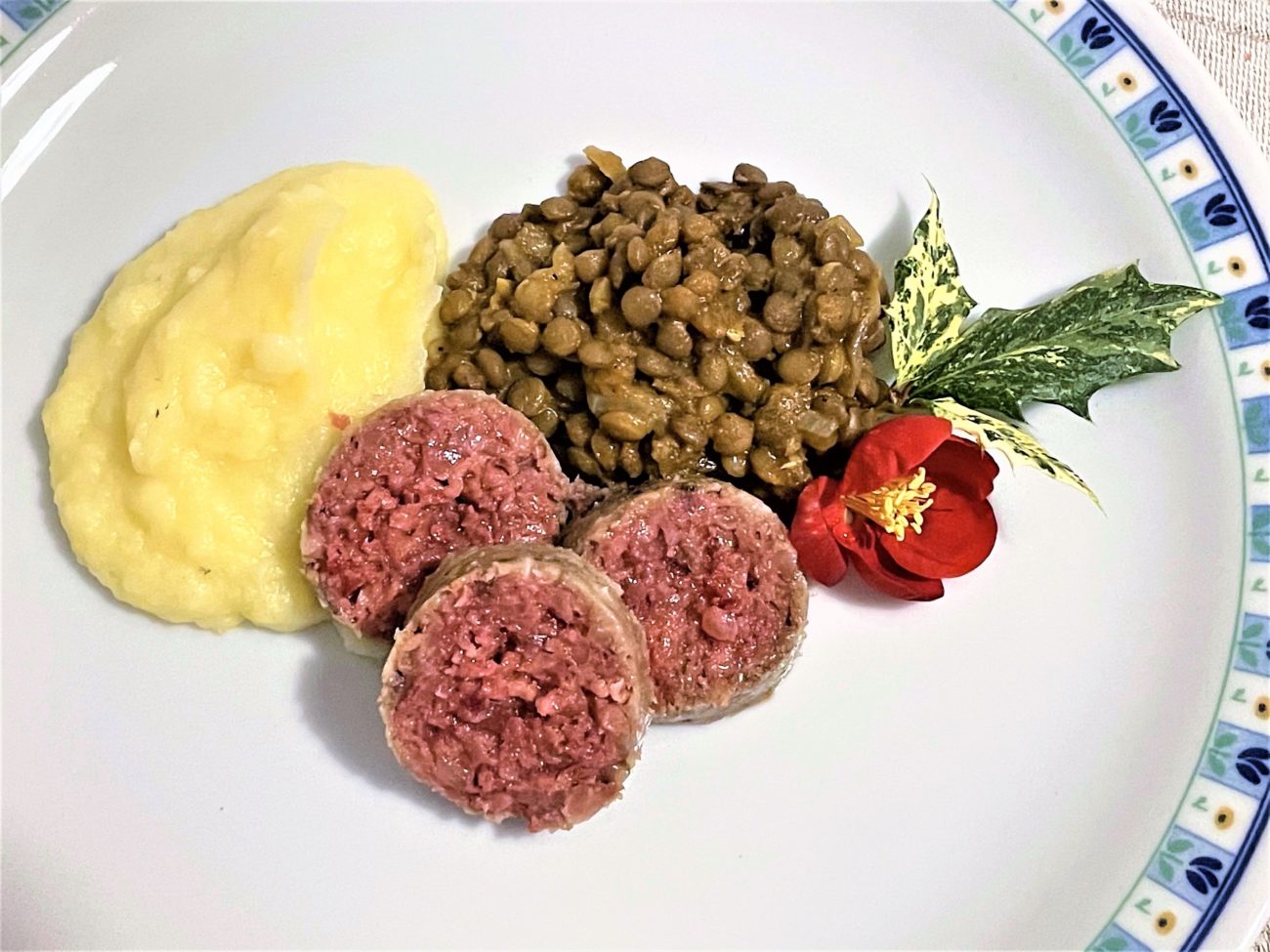 Cotechino con purè e lenticchie