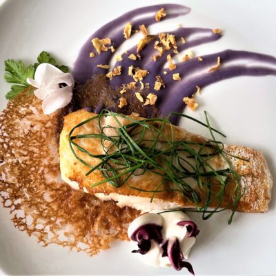 Filetto-di-pesce-persico-con-purè-di-cavolo-viola