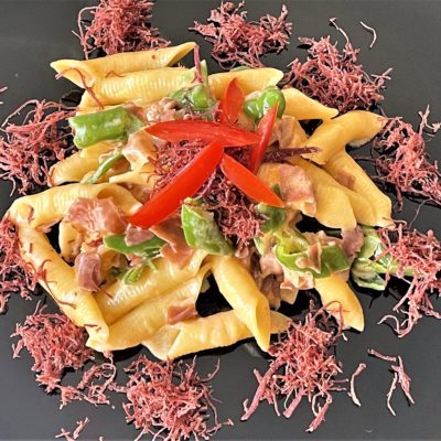 Garganelli-con-prosciutto-peperone-verde-e-sfilacci