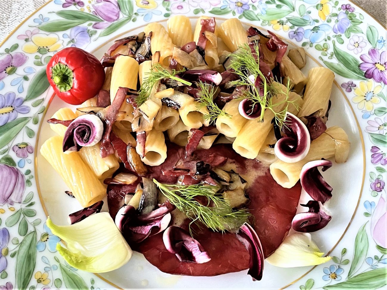Rigatoni con bresaola e radicchio trevisano