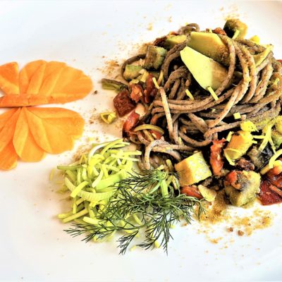 Spaghetti-di-grano-saraceno-con-bottarga-e avocado