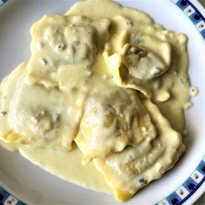 Tortelli-di-pollo-con-crema-di-pecorino