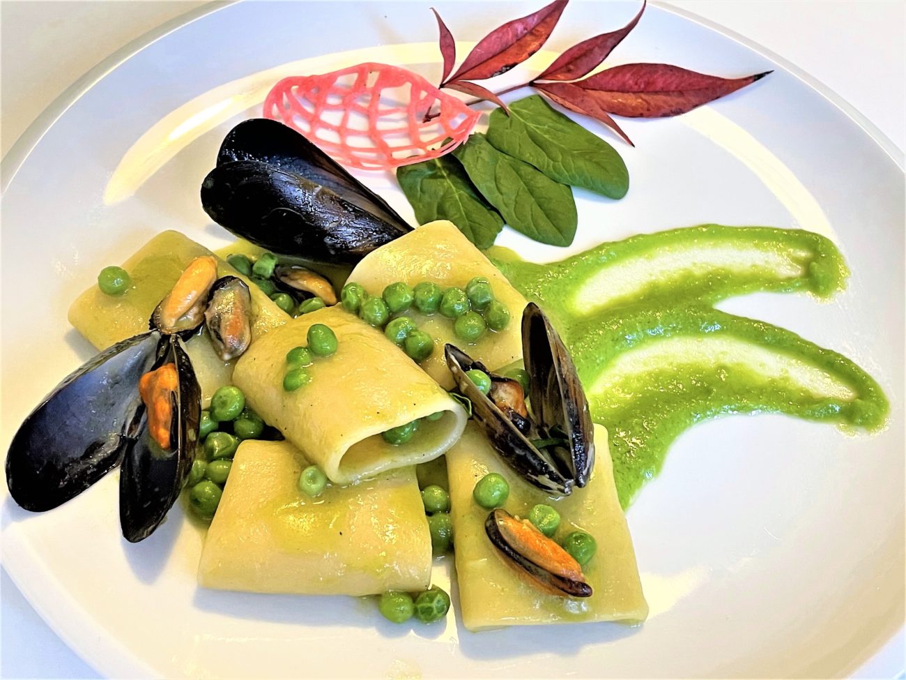 Paccheri con cozze e crema di piselli