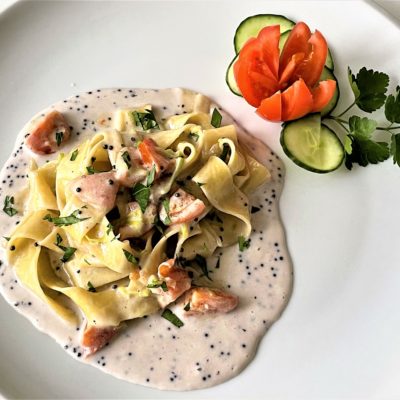 Pappardelle-con-caviale-e-pomodoro-piccadilly