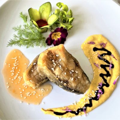 Carpa-con-salsa-di-uovo-alla-curcuma