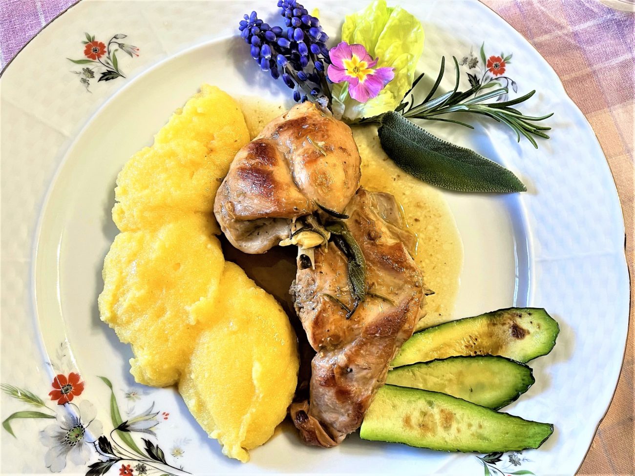 Coniglio con polenta alla contadina