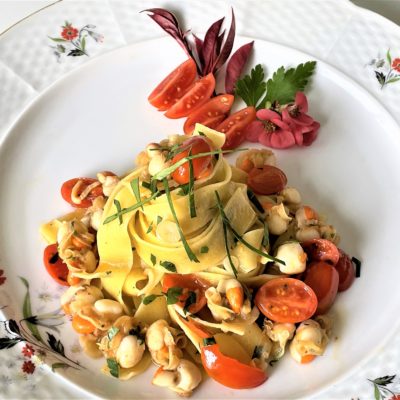 Pappardelle-con-canestrelli-e-pomodorini