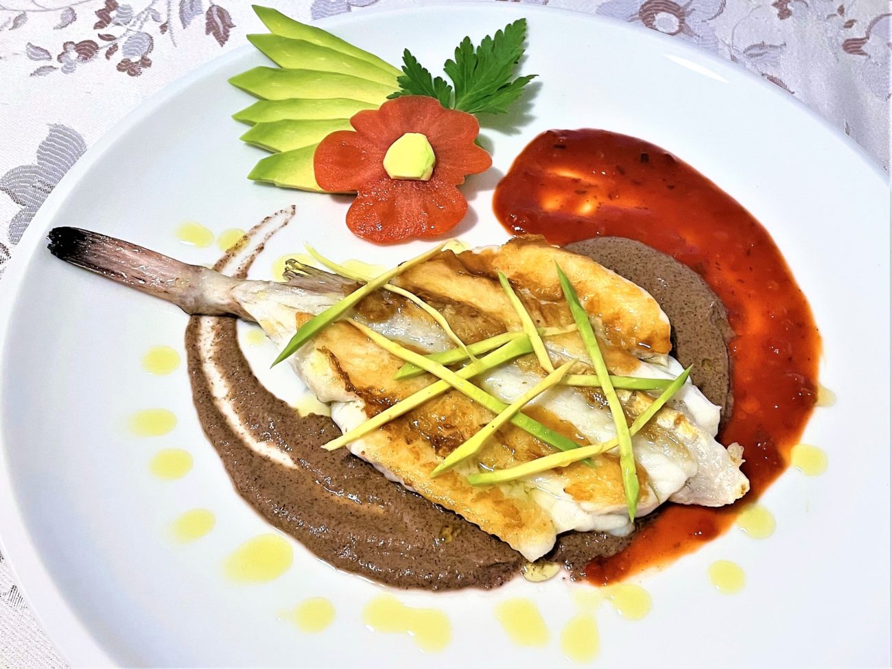 Pescatrice con salsa agrodolce e radicchio