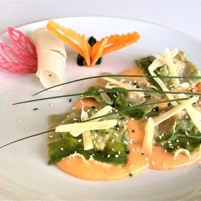 Ravioli-bicolore-ai-funghi-con-salsa-rosa