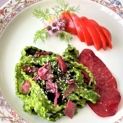 Reginette-con-pesto-di-spinaci-e-bresaola