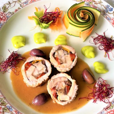 Cosce-di-coniglio-con-peperoni-e-olive-kelemata.