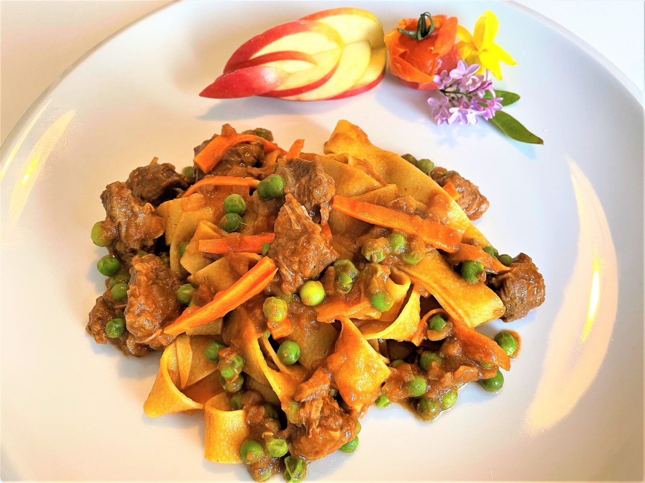 Pappardelle con manzo e piselli