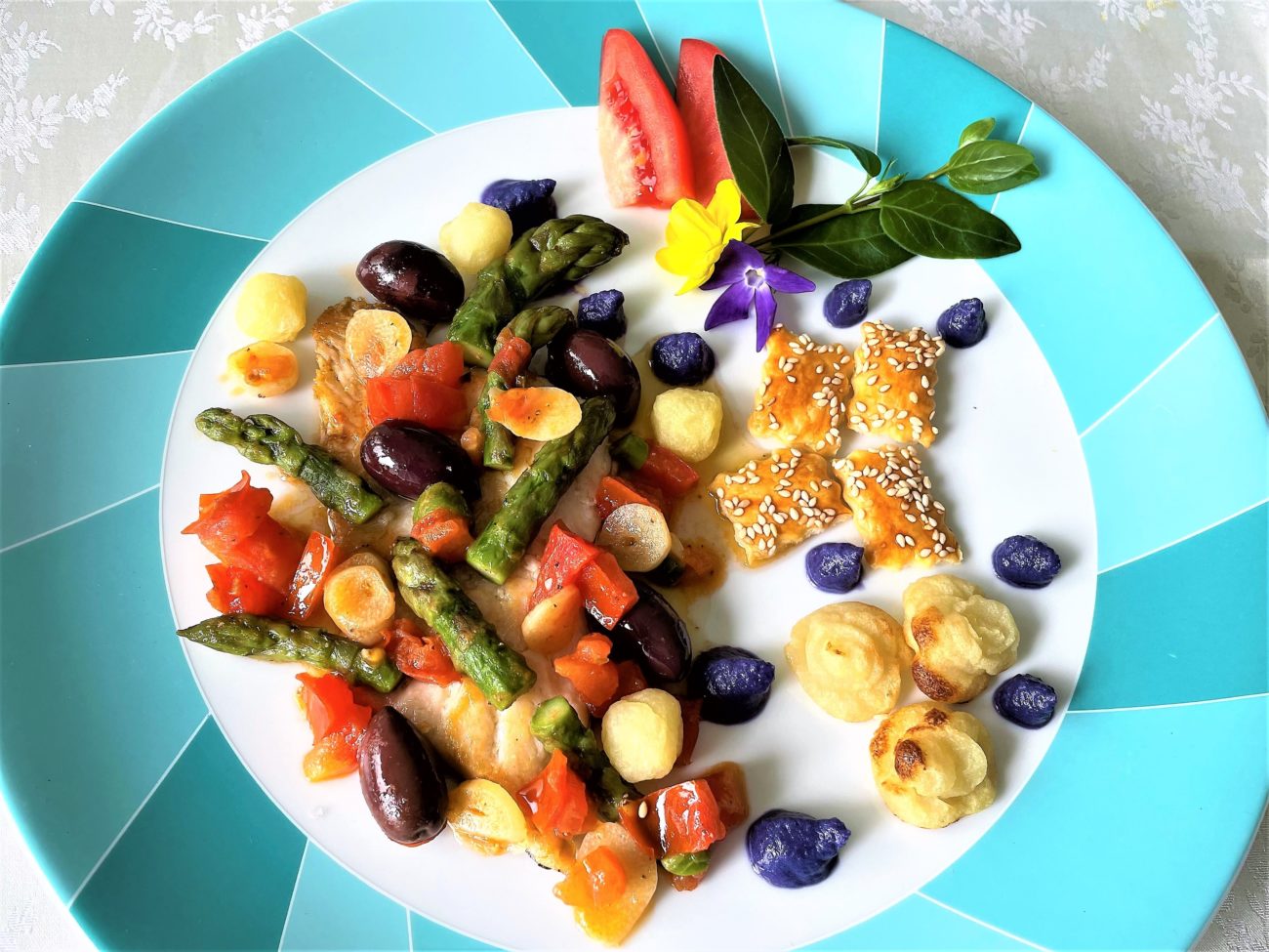 Filetto di orata con olive e asparagi