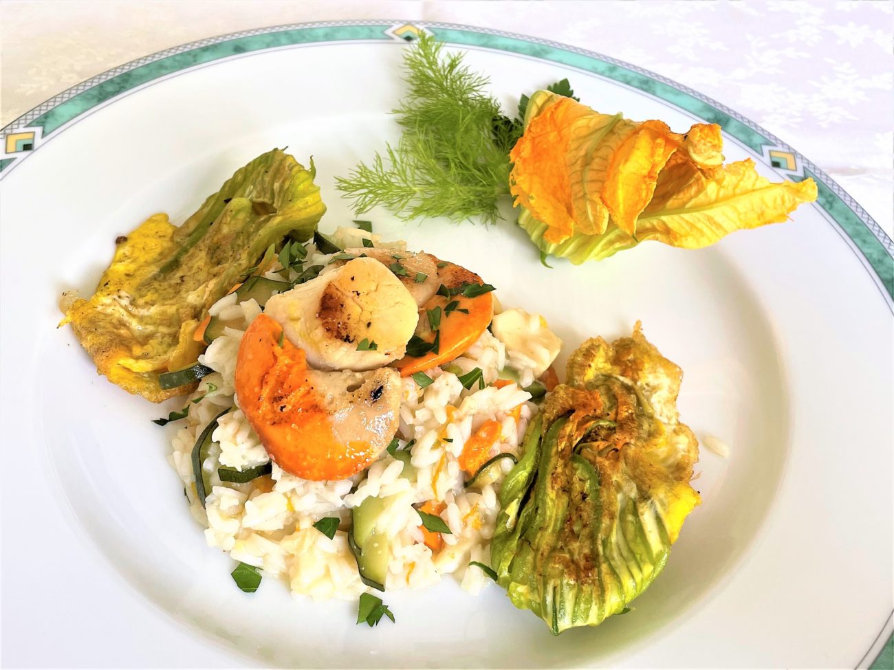 Risotto con cappesante e fiori di zucchina